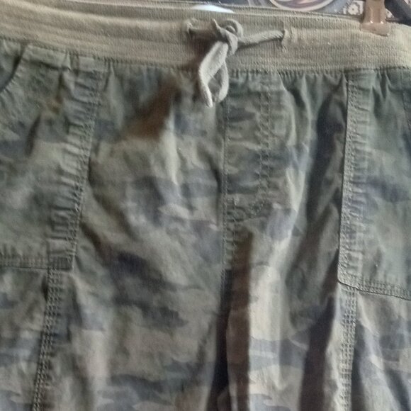 Womens Capris - Picture 2 of 2